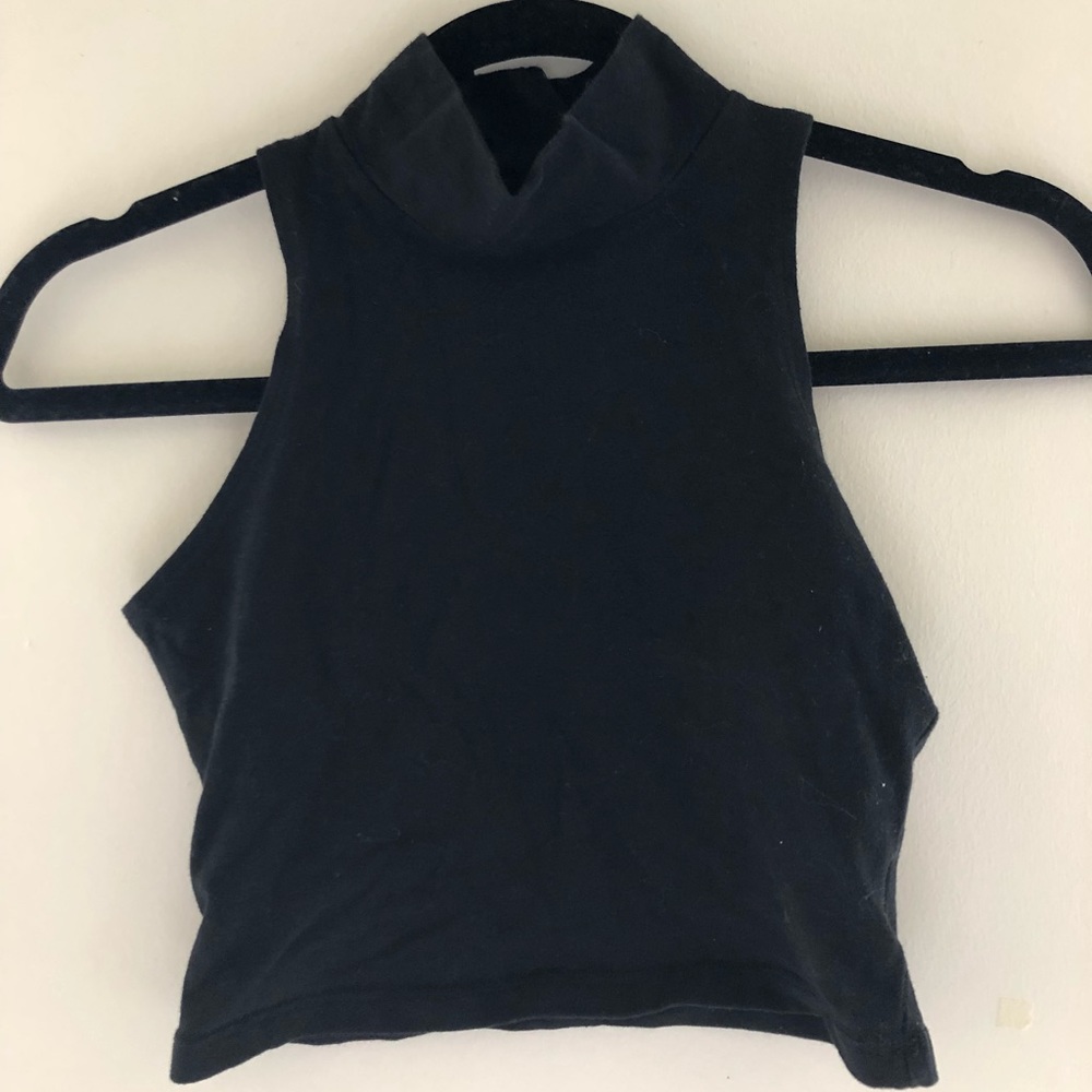 Basic Cropped Black Turtleneck